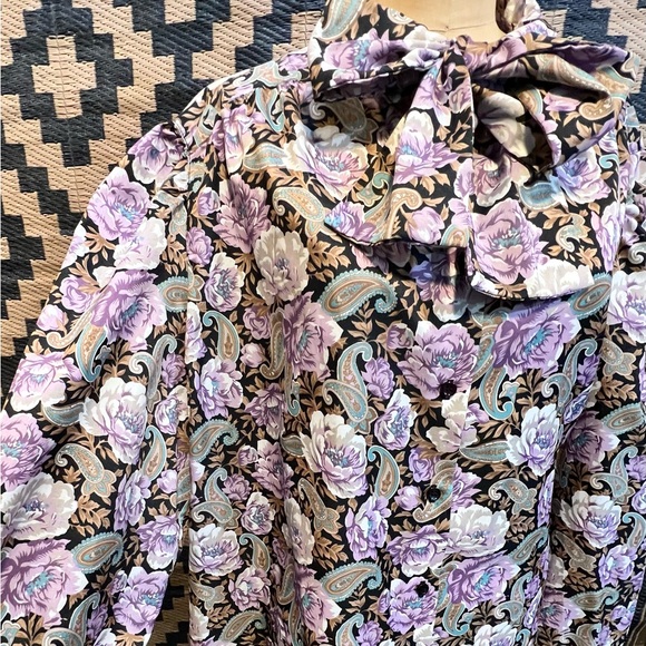 VINTAGE bow tie blouse 80s coquette floral paisley button down demure dressy - Picture 8 of 14